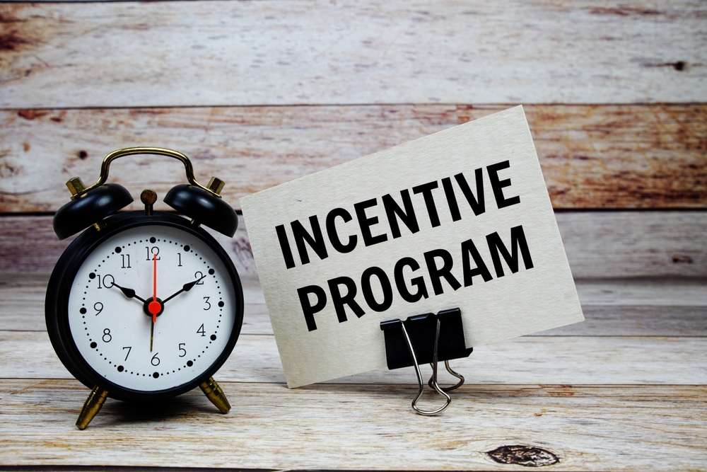 Incentive,Program,Text,On,Paper,Card,With,Alarm,Clock,On